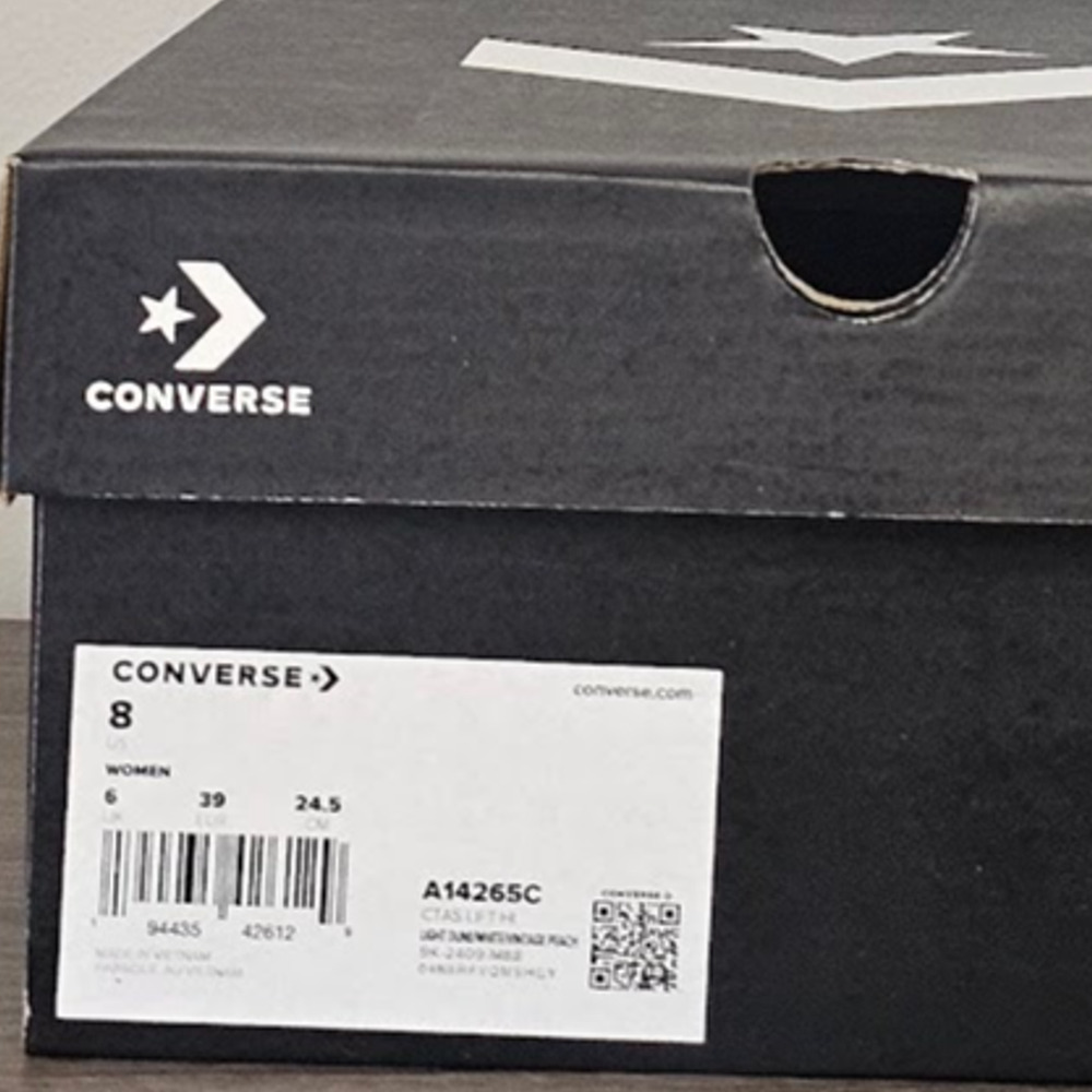 Converse Women's CTAS Lift Platform Petite Petals Hi Tops Size 8 A14265C NWT - Picture 7 of 7